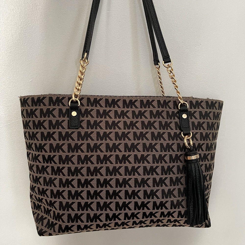 Nothing wrong with the bag at all. Worn twice.